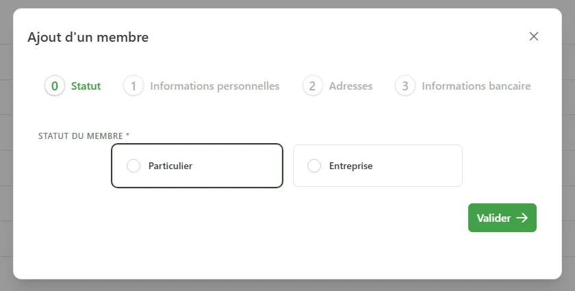 Première étape de l'assistant « Ajout d'un membre » : le choix du statut, particulier ou entreprise, suivi des étapes informations personnelles, adresses et informations bancaires.